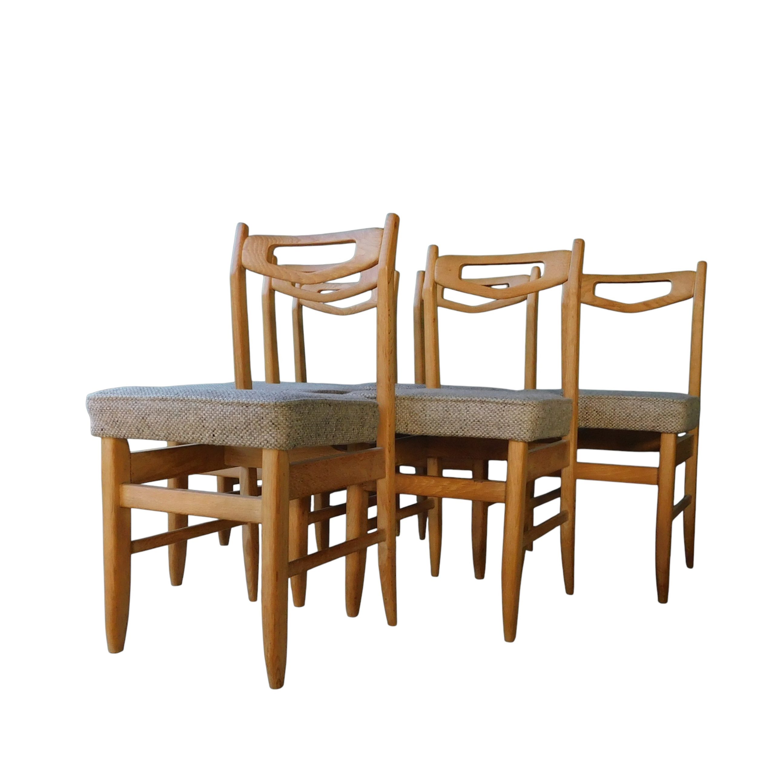 Série de six chaises vintage en chêne clair, Guillerme et Chambron