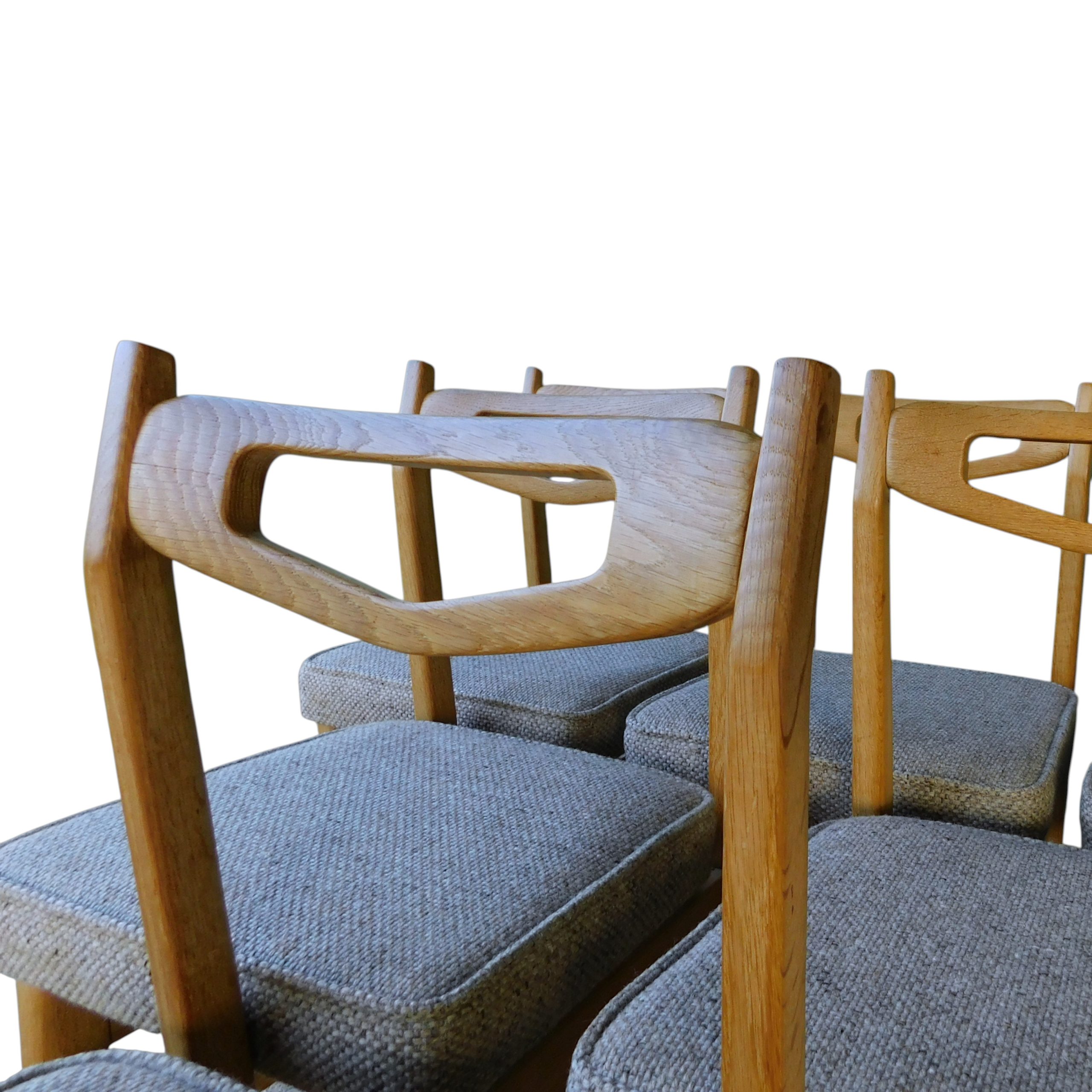 Série de six chaises vintage en chêne clair, Guillerme et Chambron